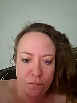 Snapshot of julimonroe chatting on 19, 4, 2026 julimonroe online show from 19, 4, 2026
