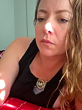 Snapshot of julimonroe chatting on 21, 4, 2026 julimonroe online show from 21, 4, 2026