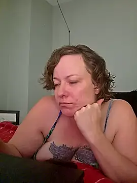 Snapshot of julimonroe chatting on 22, 4, 2026 julimonroe online show from 22, 4, 2026