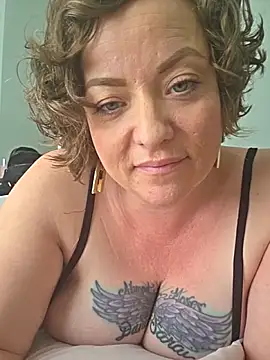 Snapshot of julimonroe chatting on 27, 4, 2026 julimonroe online show from 27, 4, 2026