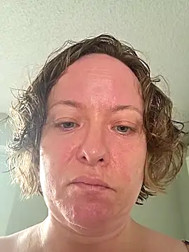 Snapshot of julimonroe chatting on 2, 5, 2026 julimonroe online show from 2, 5, 2026