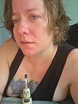 Snapshot of julimonroe chatting on 4, 5, 2026 julimonroe online show from 4, 5, 2026