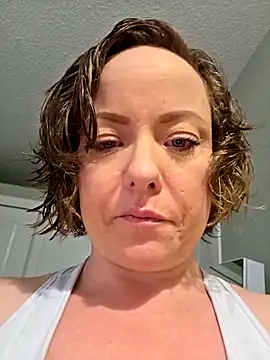 Snapshot of julimonroe chatting on 5, 5, 2026 julimonroe online show from 5, 5, 2026