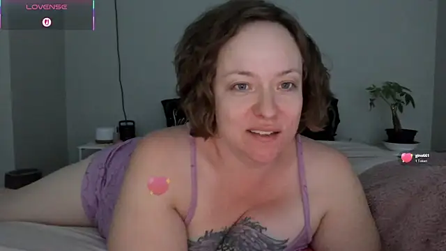 Snapshot of julimonroe chatting on 8, 5, 2026 julimonroe online show from 8, 5, 2026