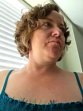 Snapshot of julimonroe chatting on 11, 5, 2026 julimonroe online show from 11, 5, 2026
