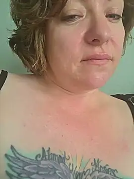 Snapshot of julimonroe chatting on 17, 5, 2026 julimonroe online show from 17, 5, 2026