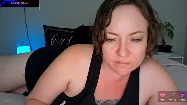 Snapshot of julimonroe chatting on 20, 5, 2026 julimonroe online show from 20, 5, 2026