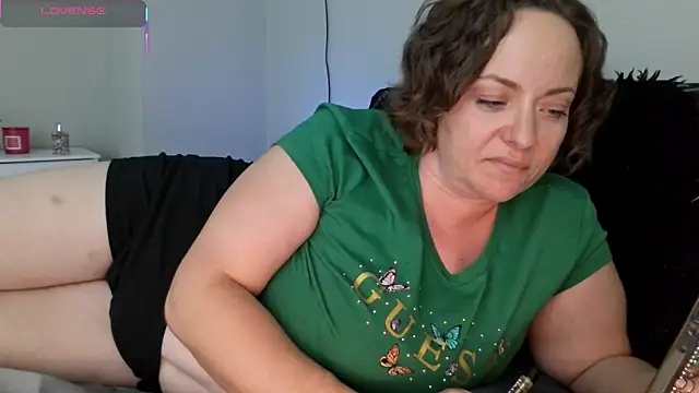 Snapshot of julimonroe chatting on 23, 5, 2026 julimonroe online show from 23, 5, 2026
