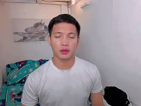 Snapshot of xSebastian19 chatting on 15, 12, 2025 xSebastian19 online show from 15, 12, 2025