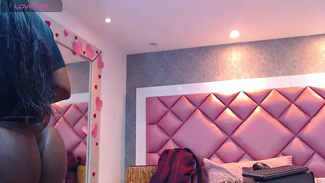 Snapshot of DanielaDuff chatting on 5, 5, 2026 DanielaDuff online show from 5, 5, 2026