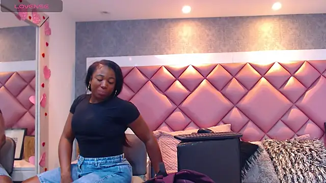 Snapshot of DanielaDuff chatting on 7, 5, 2026 DanielaDuff online show from 7, 5, 2026
