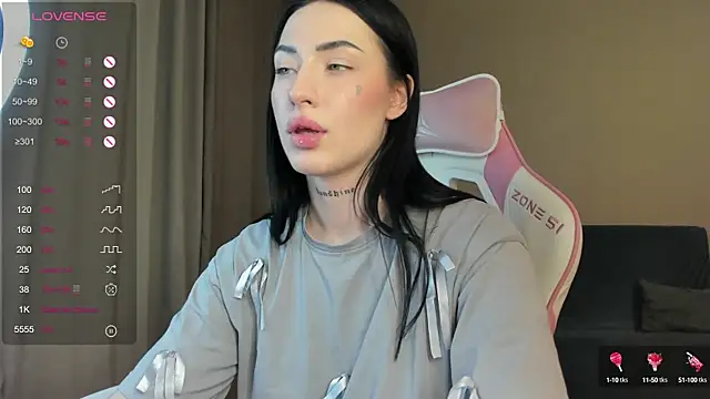 JenniferQueen11 online show from 4, 1, 2025