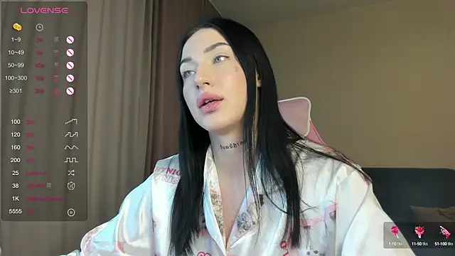 JenniferQueen11 online show from 7, 1, 2025