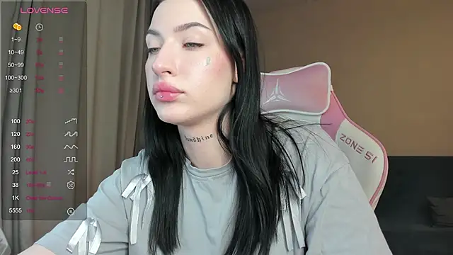 JenniferQueen11 online show from 17, 1, 2025