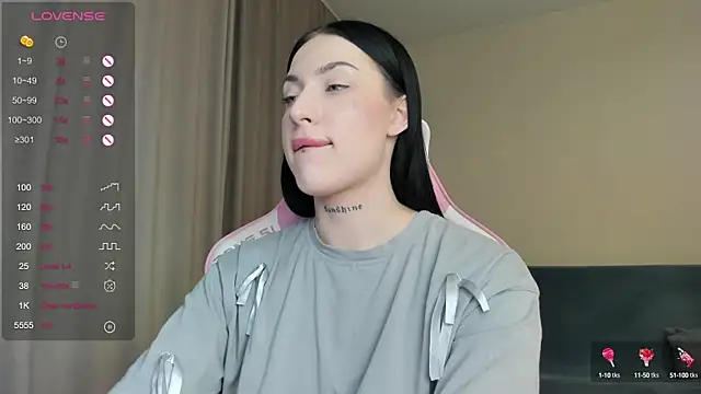 JenniferQueen11 online show from 25, 1, 2025