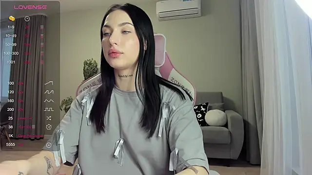 JenniferQueen11 online show from 9, 2, 2025