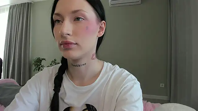 JenniferQueen11 online show from 20, 9, 2025