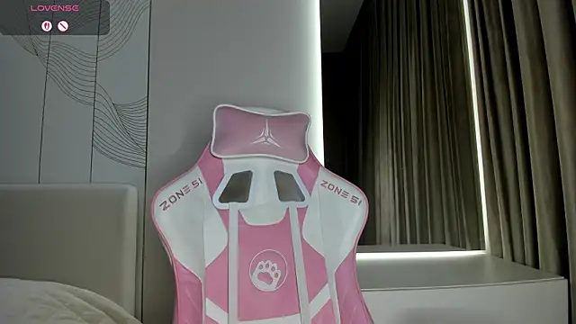 JenniferQueen11 online show from 15, 4, 2026