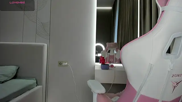 Snapshot of JenniferQueen11 chatting on 17, 5, 2026 JenniferQueen11 online show from 17, 5, 2026
