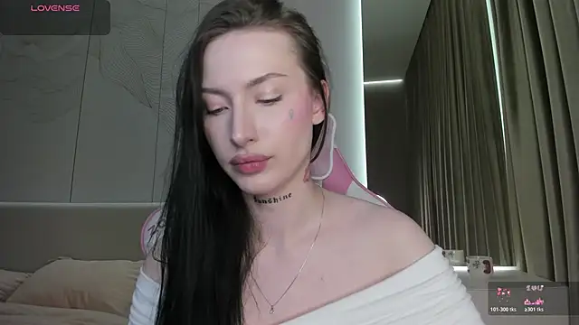 Snapshot of JenniferQueen11 chatting on 4, 6, 2026 JenniferQueen11 online show from 4, 6, 2026
