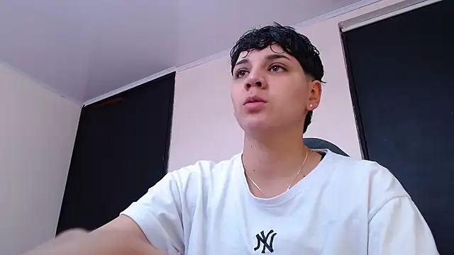 bad giirl  online show from 13, 12, 2024