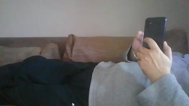 Snapshot of Anderrust chatting on 8, 11, 2025 Anderrust online show from 8, 11, 2025