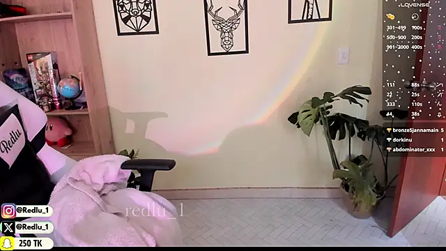 Snapshot of Redlu_1 chatting on 14, 2, 2025 Redlu 1 online show from 14, 2, 2025