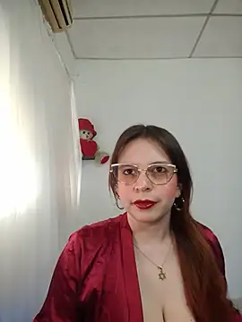 Snapshot of lorenitabella chatting on 27, 5, 2026 lorenitabella online show from 27, 5, 2026