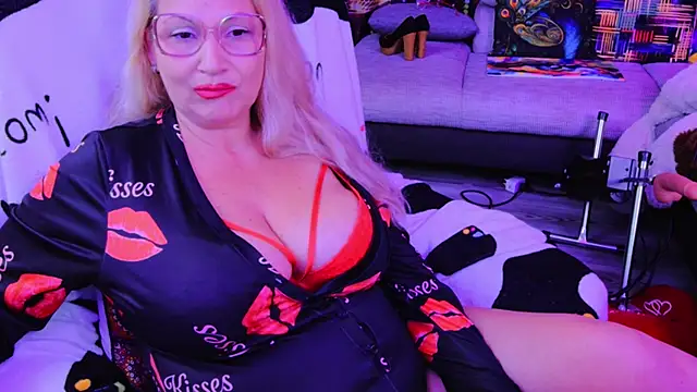 Snapshot of mature_lisa_naughty chatting on 14, 9, 2025 mature lisa naughty online show from 14, 9, 2025