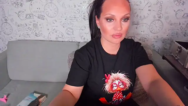 Snapshot of LondonBadGirl chatting on 22, 4, 2026 LondonBadGirl online show from 22, 4, 2026