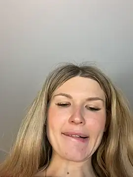 AngelMiaM online show from 5, 4, 2026