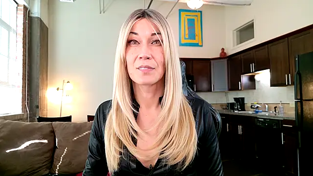 Snapshot of EveEnigma chatting on 8, 1, 2025 EveEnigma online show from 8, 1, 2025