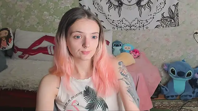 Snapshot of Cutie_Adelia chatting on 9, 10, 2025 Cutie Adelia online show from 9, 10, 2025