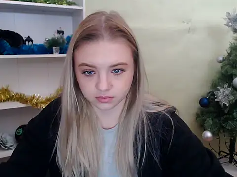 Snapshot of CrazyGloria chatting on 4, 12, 2024 CrazyGloria online show from 4, 12, 2024