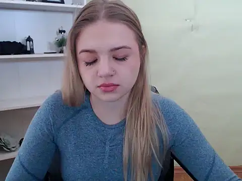 Snapshot of CrazyGloria chatting on 8, 2, 2025 CrazyGloria online show from 8, 2, 2025