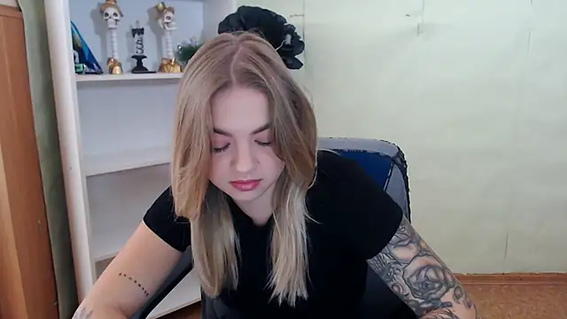 Snapshot of CrazyGloria chatting on 25, 9, 2025 CrazyGloria online show from 25, 9, 2025