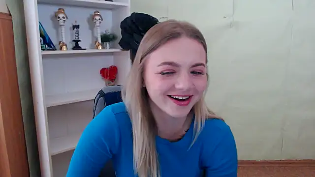 Snapshot of CrazyGloria chatting on 3, 10, 2025 CrazyGloria online show from 3, 10, 2025