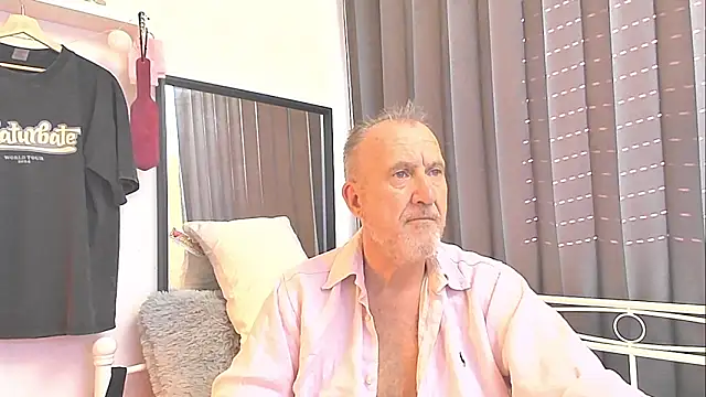 Snapshot of openminddaddy chatting on 18, 1, 2025 openminddaddy online show from 18, 1, 2025