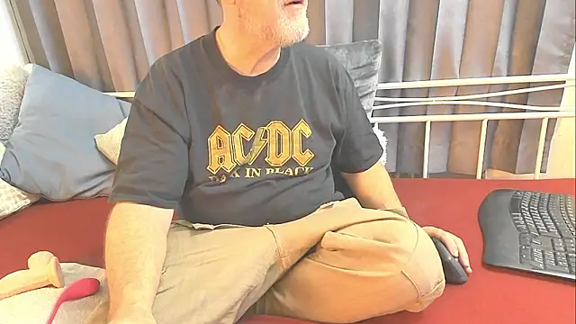 Snapshot of openminddaddy chatting on 1, 2, 2025 openminddaddy online show from 1, 2, 2025