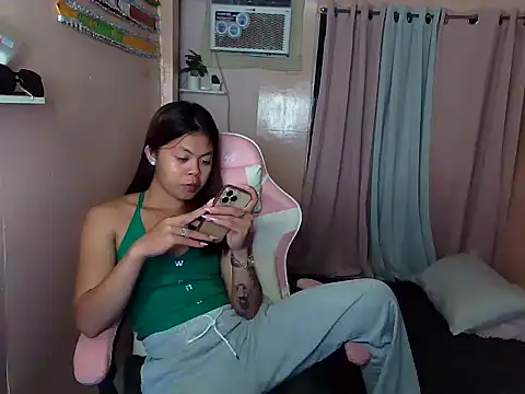 Snapshot of young_salsalita chatting on 3, 7, 2026 young salsalita online show from 3, 7, 2026
