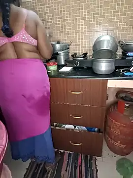 Snapshot of Tamil-hotwife chatting on 24, 1, 2025 Tamil-hotwife online show from 24, 1, 2025