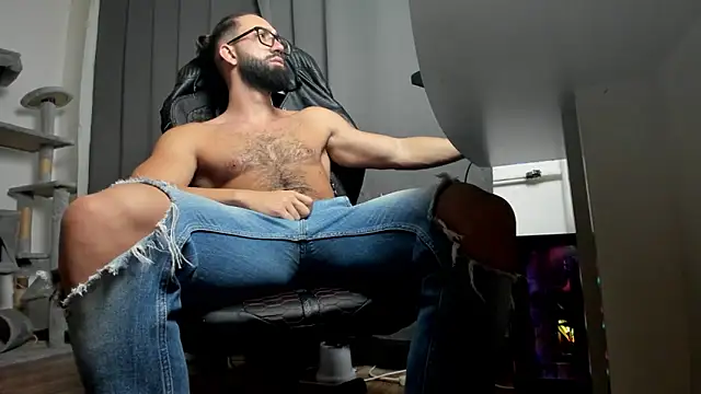 Snapshot of liamaesthetic chatting on 8, 11, 2025 liamaesthetic online show from 8, 11, 2025