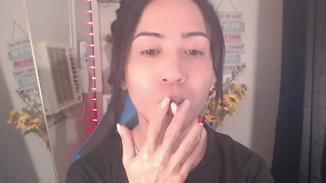 Snapshot of Lemonadexxx chatting on 17, 12, 2025 Lemonadexxx online show from 17, 12, 2025