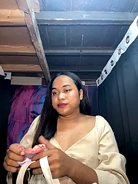 Snapshot of bettina_love chatting on 13, 11, 2025 bettina love online show from 13, 11, 2025