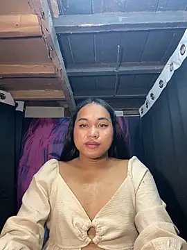 Snapshot of bettina_love chatting on 14, 11, 2025 bettina love online show from 14, 11, 2025