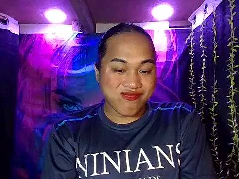 Snapshot of bettina_love chatting on 20, 11, 2025 bettina love online show from 20, 11, 2025