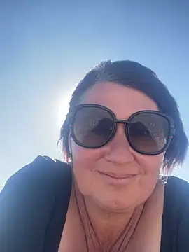 Snapshot of XLindaMilfX chatting on 13, 9, 2025 XLindaMilfX online show from 13, 9, 2025