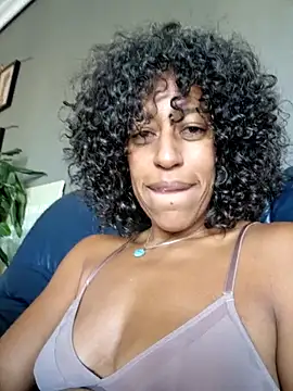 Snapshot of Goldenlace chatting on 11, 10, 2025 Goldenlace online show from 11, 10, 2025