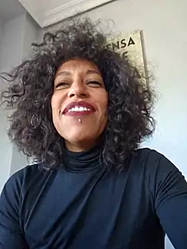 Snapshot of Goldenlace chatting on 28, 10, 2025 Goldenlace online show from 28, 10, 2025