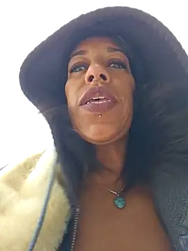 Snapshot of Goldenlace chatting on 24, 11, 2025 Goldenlace online show from 24, 11, 2025